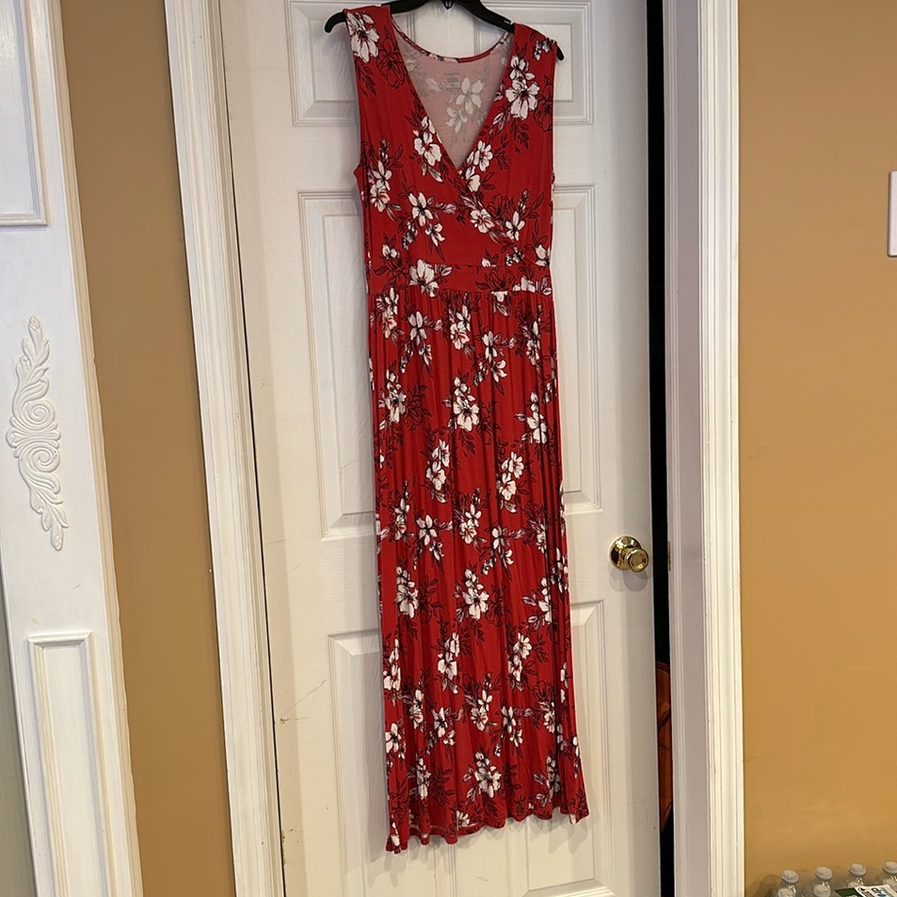 Hawthorn red dress with flowers